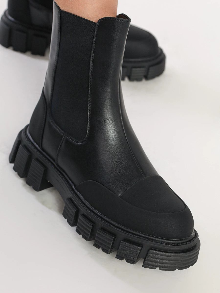Ботинки-челси черного цвета с отрезным носком